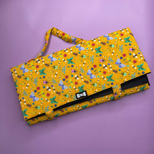 Summer Buzzin' Dog Settle Mat – Lightweight, Waterproof & Travel-Friendly